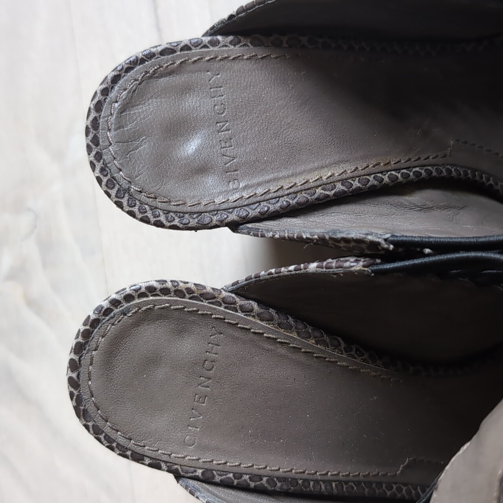 Givenchy Gray Python Embossed Leather Heels - image 4